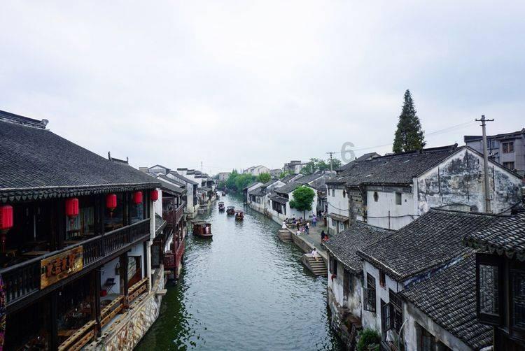 藕粉色打底衫,不同的风格搭配,会碰撞出什么样的火花?论坛-最新热点讨论平台